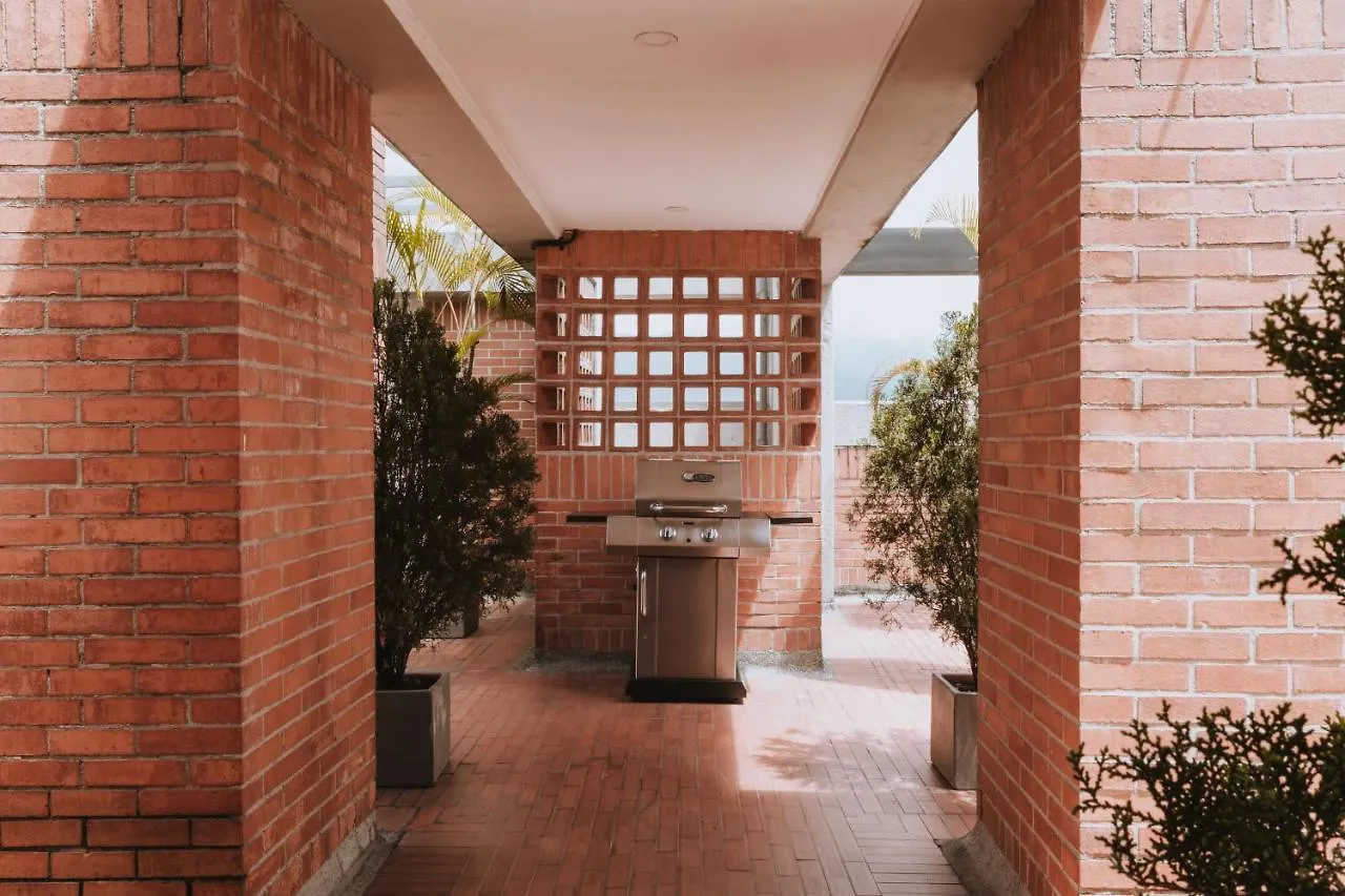 Travelers Orange Suites Medellin 4*,