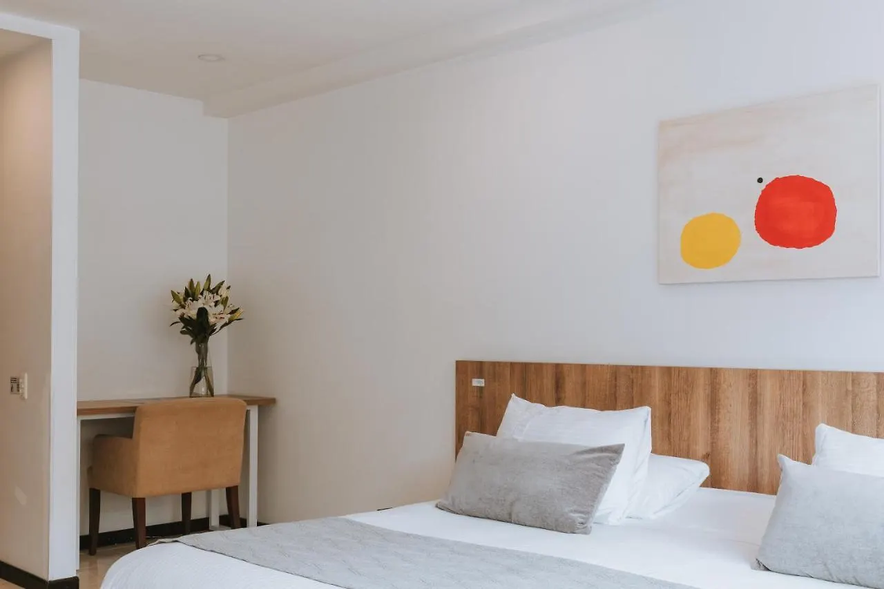 Travelers Orange Suites Medellin 4*,