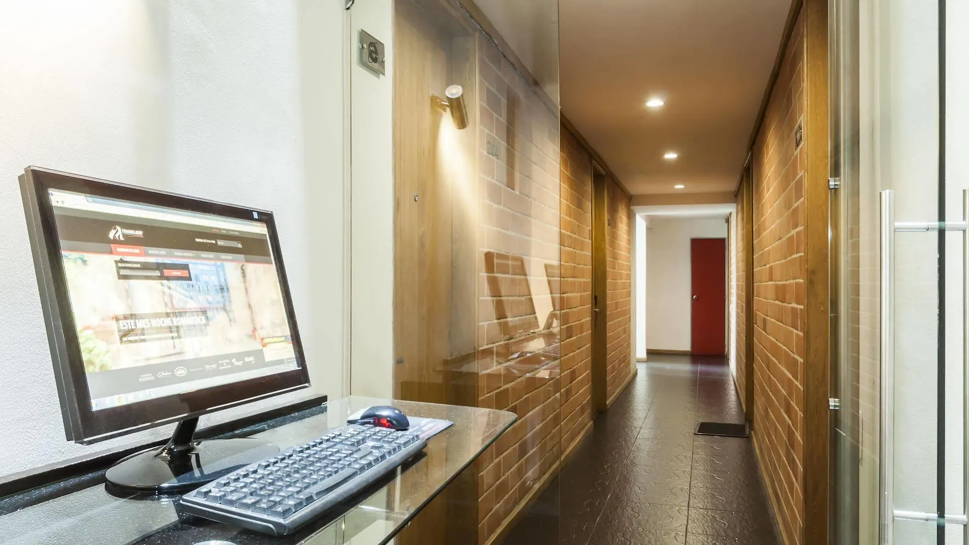 Hotel Travelers Orange Suites Medellin