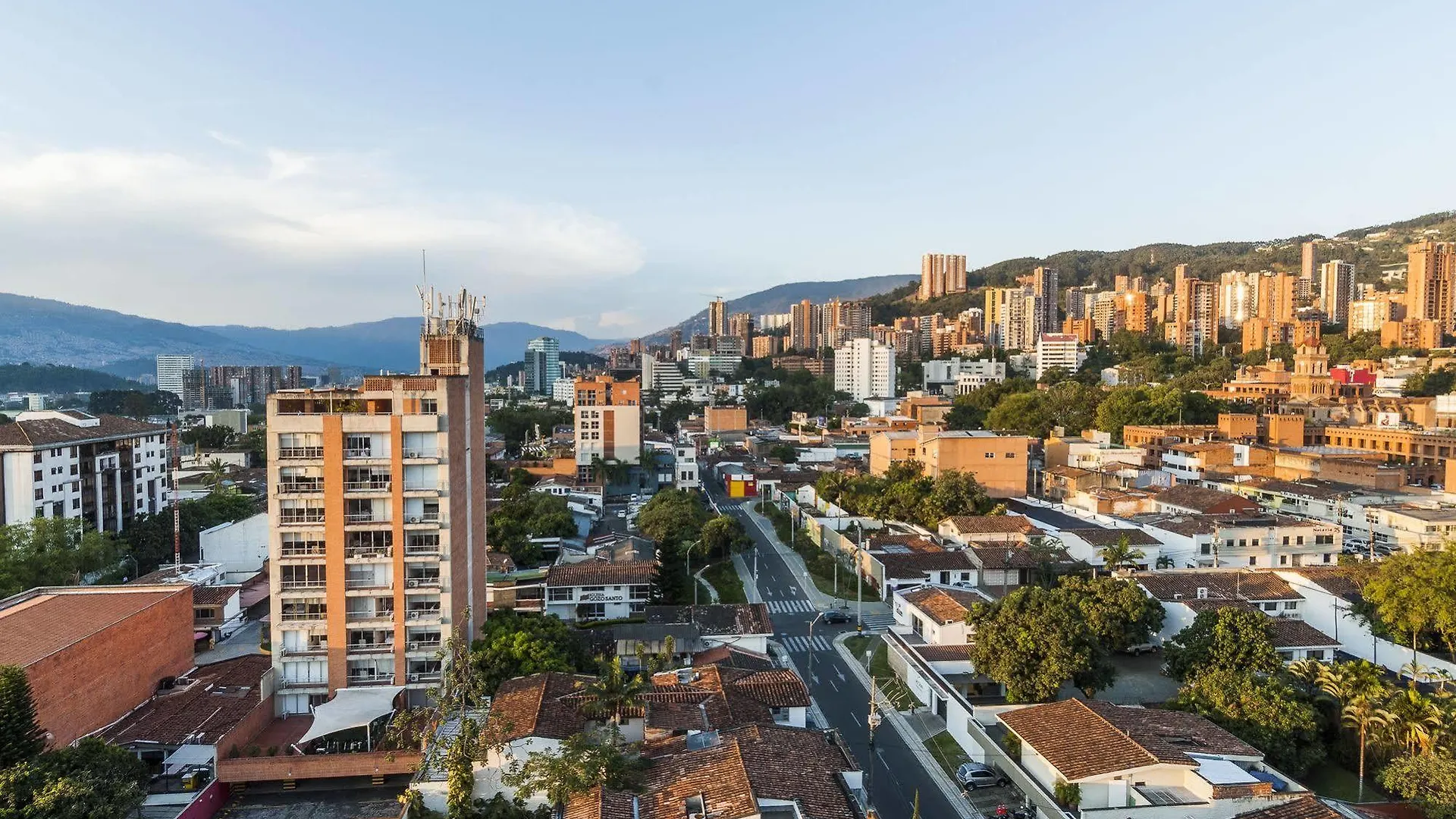 Travelers Orange Suites Medellin 4*,  Colombia